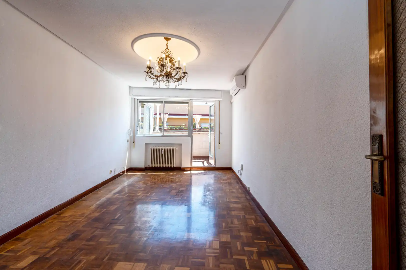 Wohnzimmer von Dachboden zum Verkauf in Madrid mit Klimaanlage, Heizung und Parkett