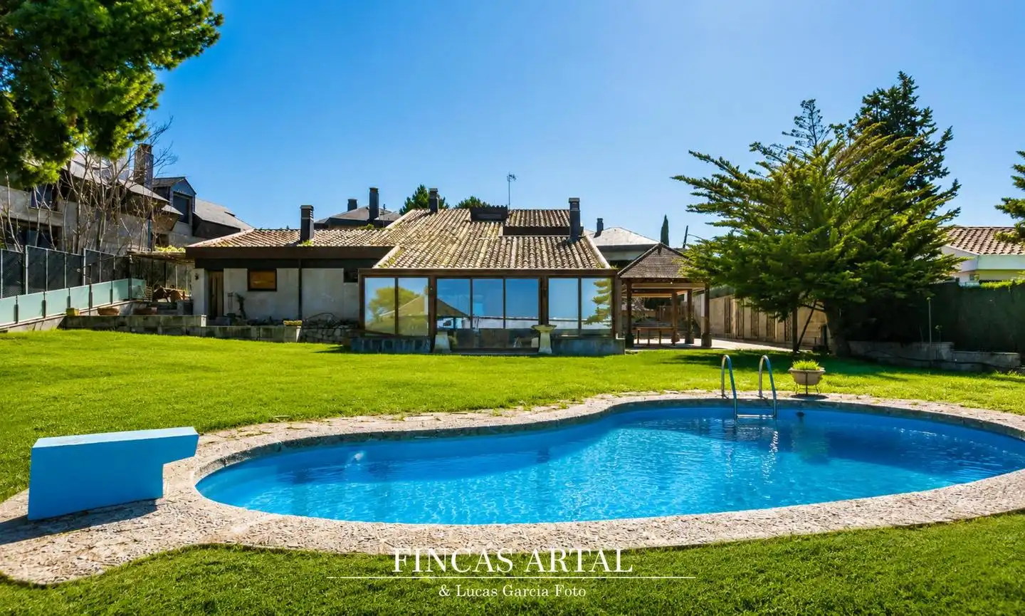 Garden of Houses for sale in Zaragoza  with Air Conditioner, Heating and Private garden