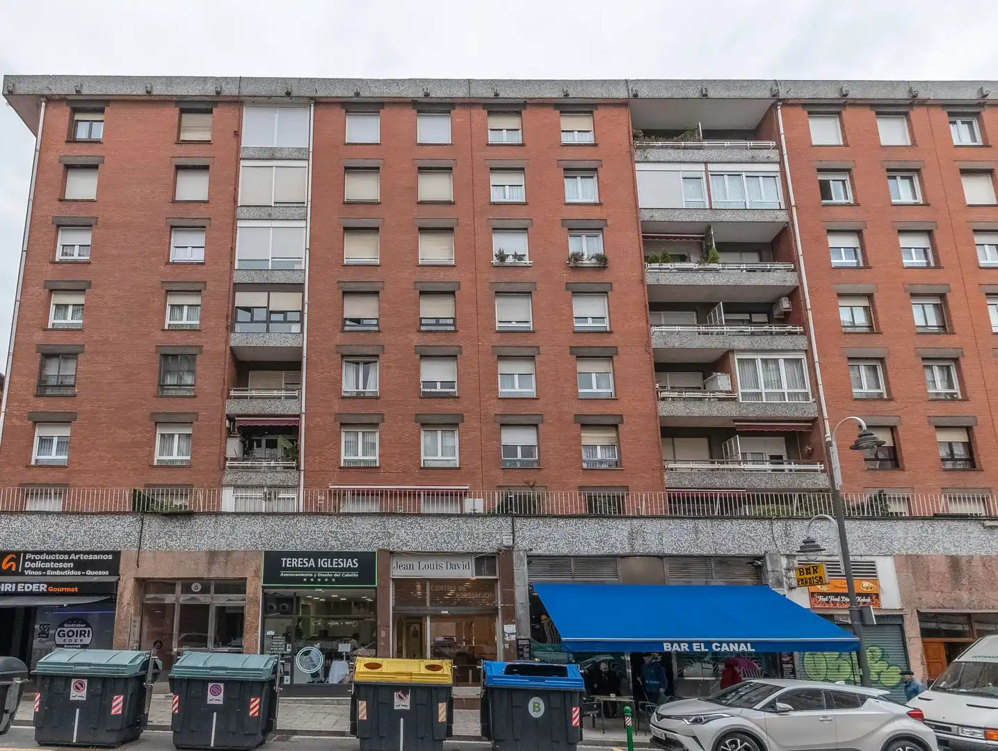 Vista exterior de Local en venta en Bilbao  con Calefacción