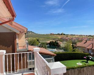 Vista exterior de Casa adosada de lloguer en Arroyo de la Encomienda amb Terrassa