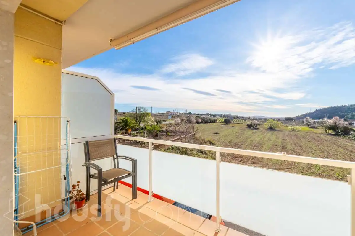 Terrasse von Wohnung zum Verkauf in Sant Martí Sarroca mit Privatgarten, Abstellraum und Gemeinschaftspool