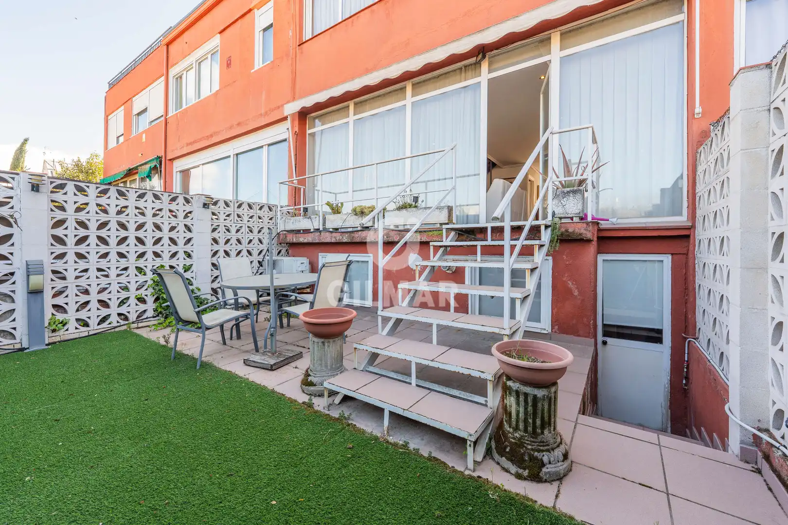 Terrasse von Einfamilien-Reihenhaus zum Verkauf in Pozuelo de Alarcón mit Heizung, Privatgarten und Schwimmbad