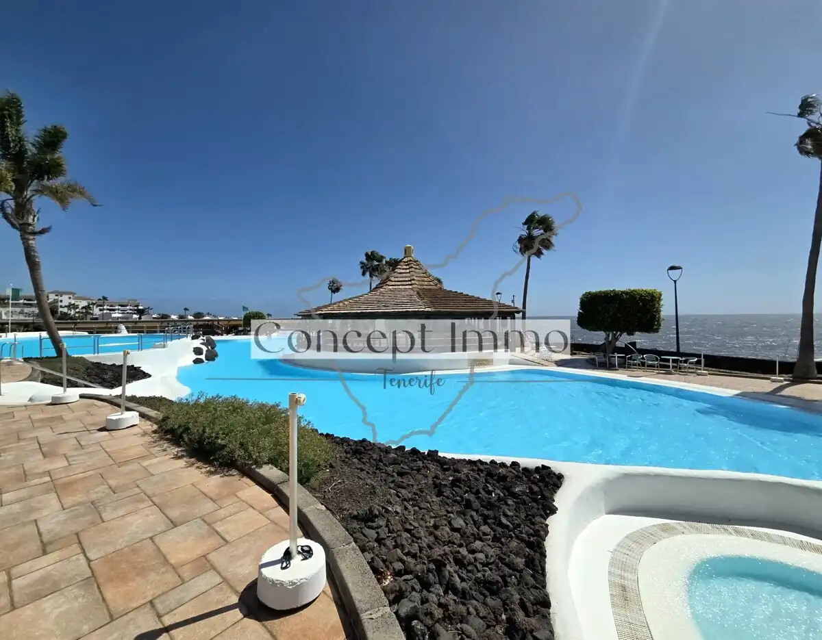 Piso en venta en Arona con Terraza, Alarma y Piscina comunitaria