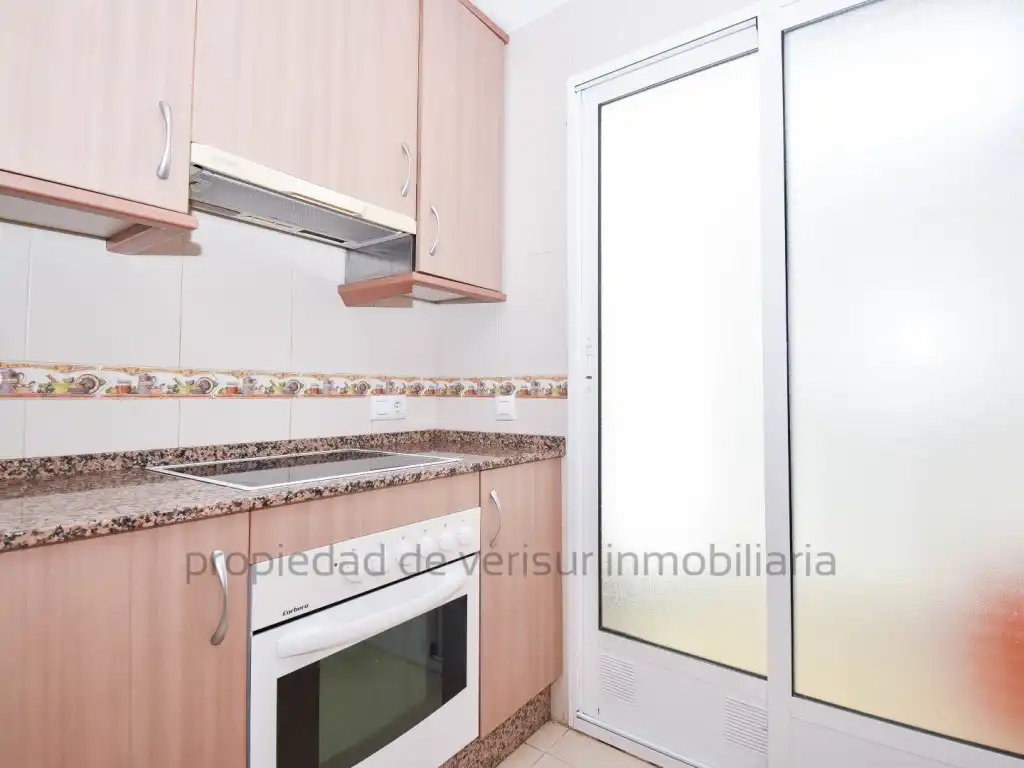 Cuina de Apartament de lloguer en Águilas amb Terrassa, Piscina i Moblat
