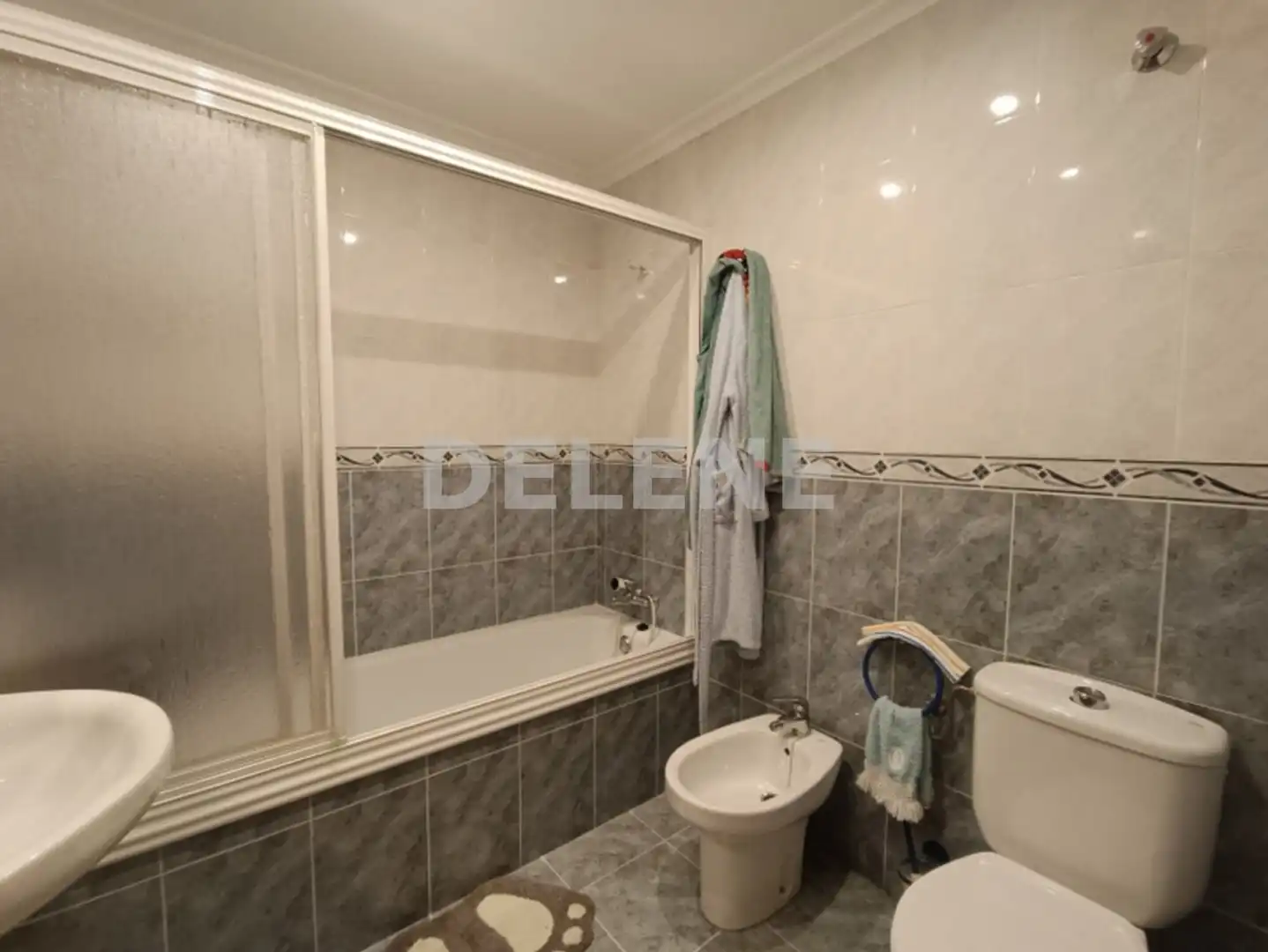 Baño de Piso en venta en Hellín con Aire acondicionado y Balcón