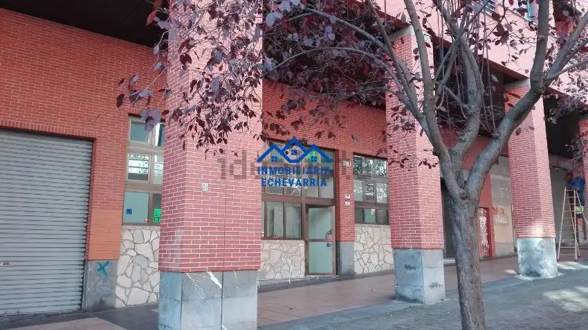 Locale commerciale in vendita a Centro Urbano - Hirigunea