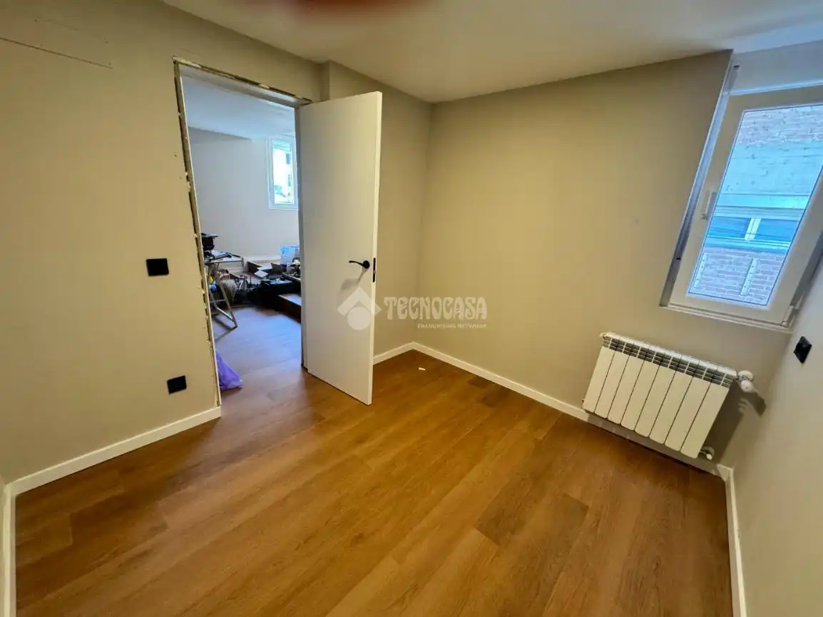 Bedroom of Flat for sale in Madrid