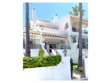 Maison mitoyenne avec balcon à vendre à Orihuela Costa