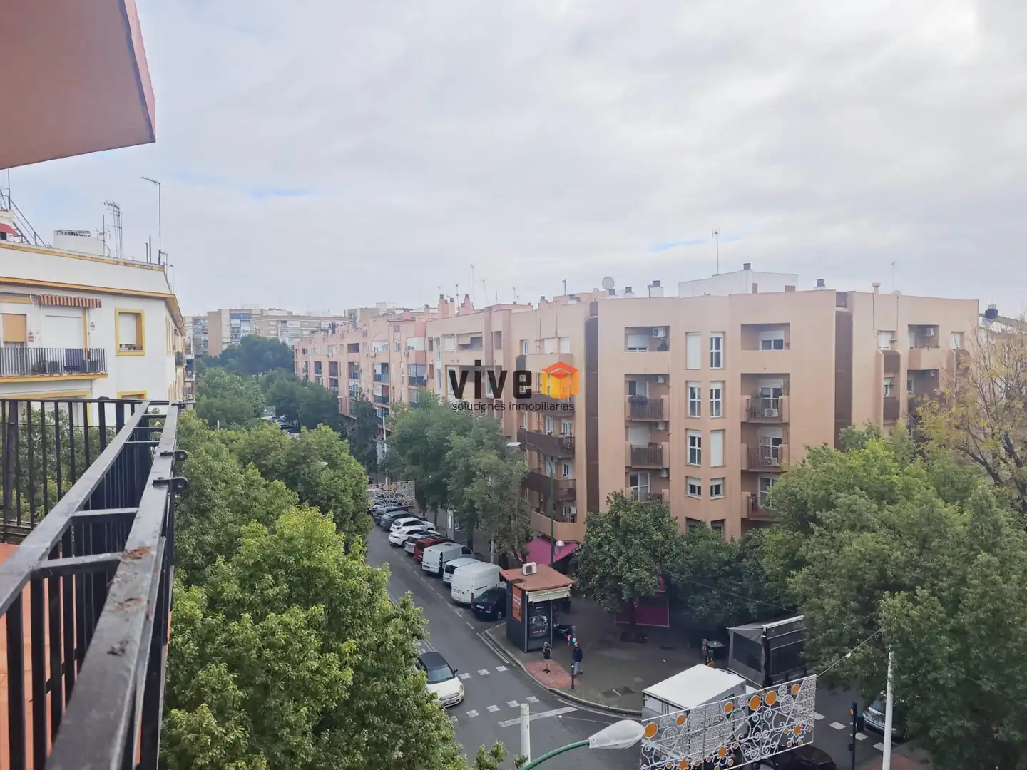 Außenansicht von Wohnung zur Miete in Sevilla mit Klimaanlage, Heizung und Terrasse