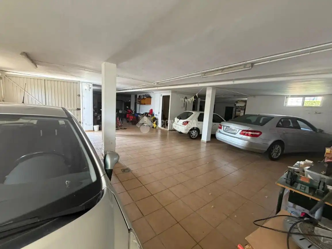 Parking de Casa o chalet en venta en Badajoz con Aire acondicionado, Jardín privado y Piscina