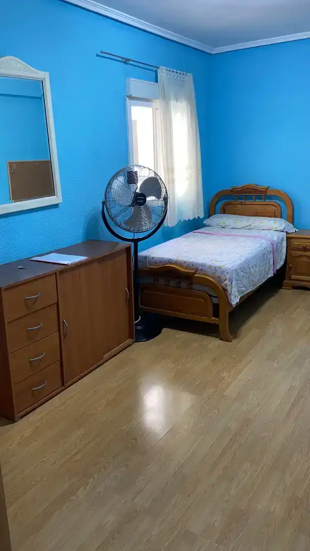 Habitación de Piso para compartir en Catarroja con Parquet y Amueblado