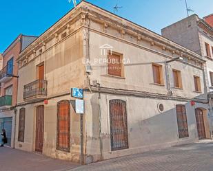 Vista exterior de Casa o xalet en venda en Mataró amb Calefacció, Terrassa i Traster