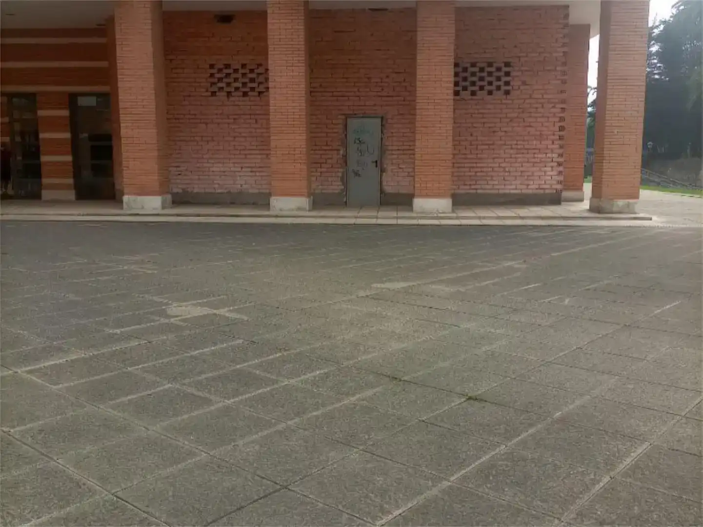 Parking of Commercial properties for rent in Versalles