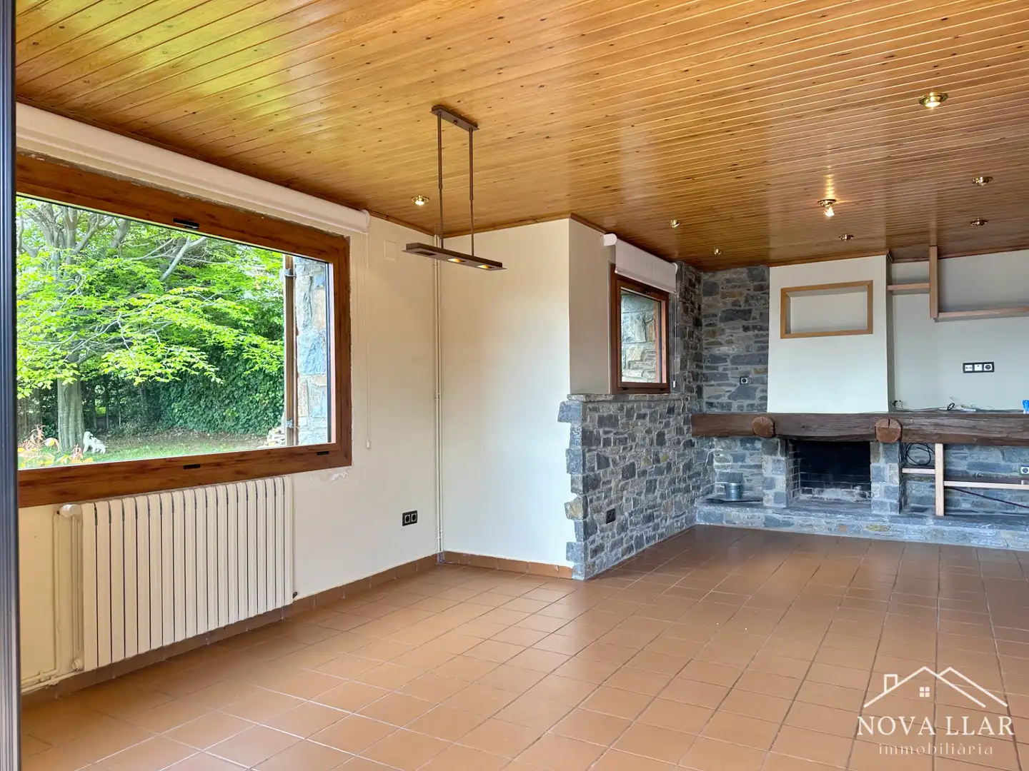 Wohnzimmer von Einfamilien-Reihenhaus zum Verkauf in Vilallonga de Ter mit Heizung, Privatgarten und Terrasse