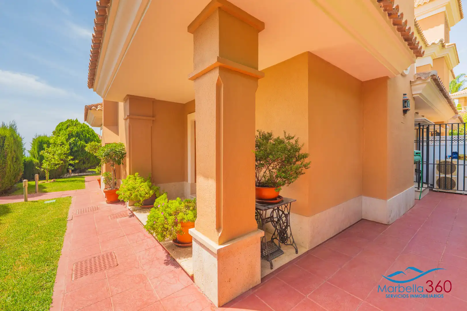 Casa adosada en venta en Marbella con Aire acondicionado, Calefacción y Jardín privado