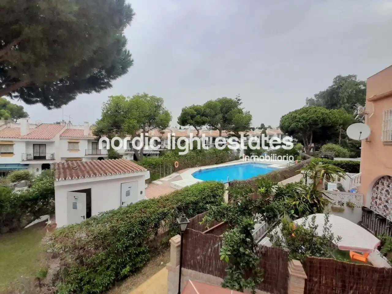Vista exterior de Casa o xalet en venda en Vélez-Málaga amb Terrassa i Piscina