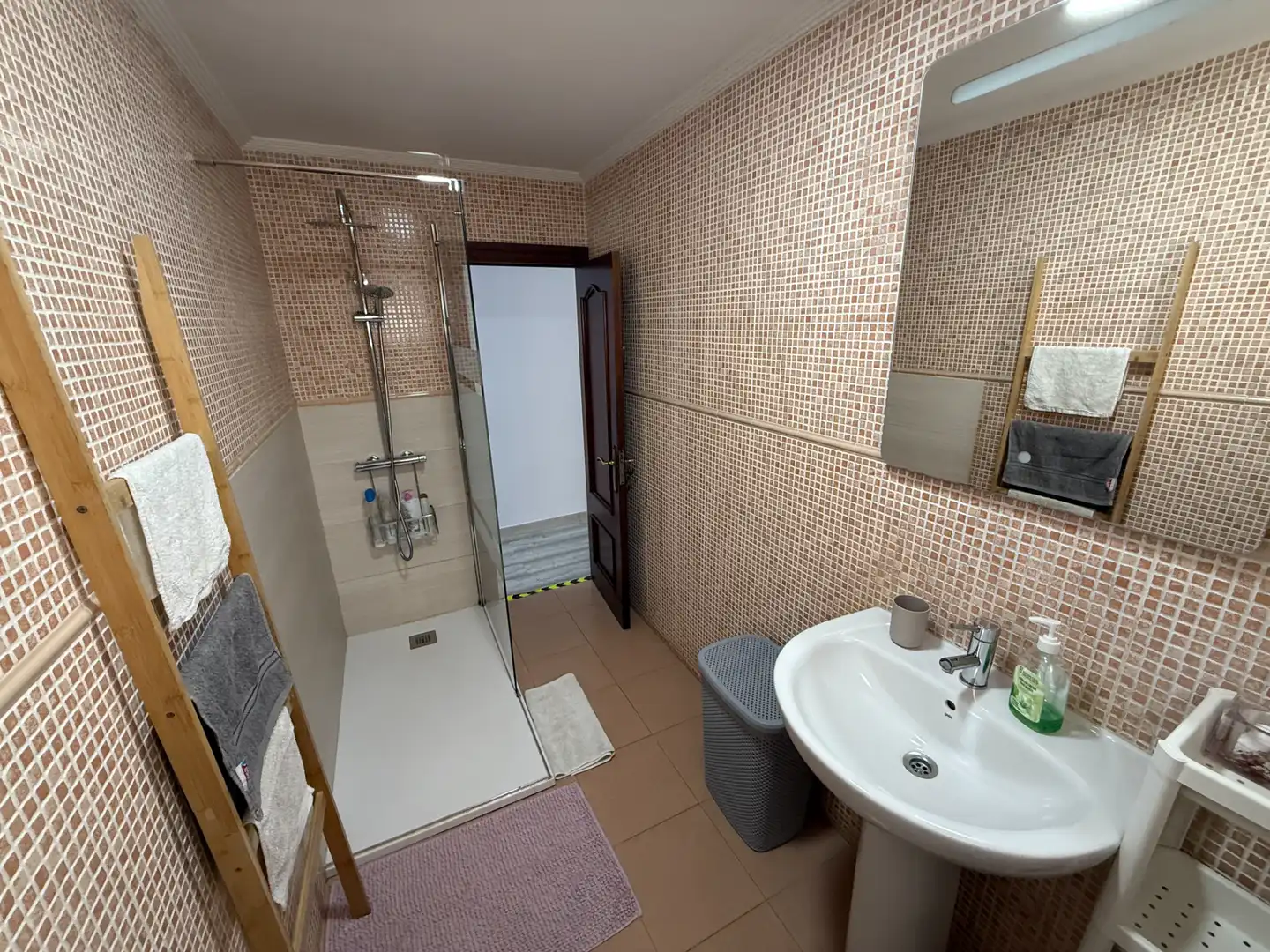 Bathroom of Flat for sale in Gijón   with Heating and Furnished