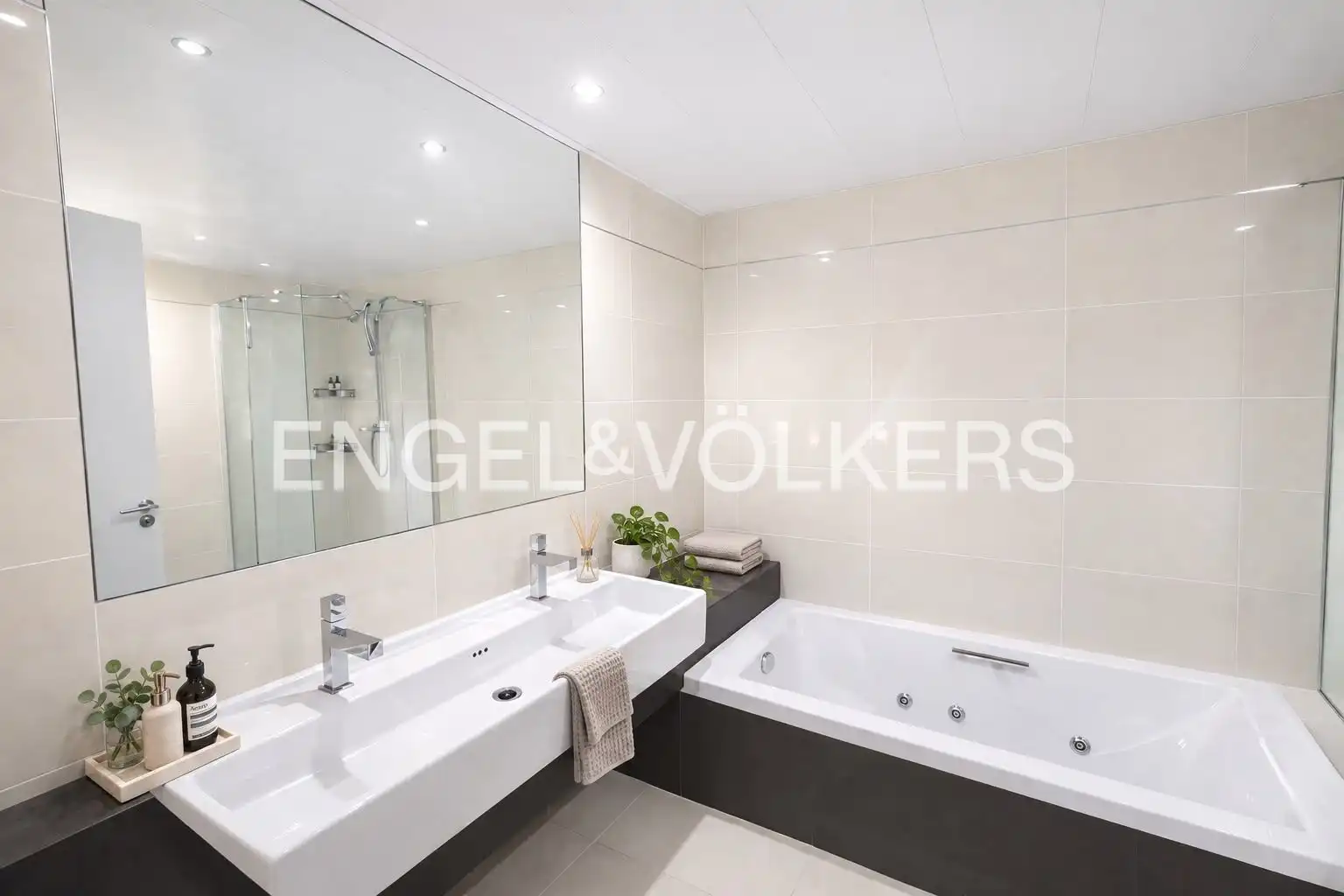 Bathroom of Flat for rent in Barcelona  with Air Conditioner, Heating and Parquet flooring