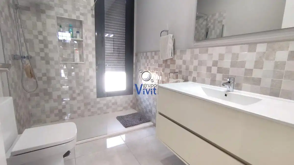 Badezimmer von Haus oder Chalet zum Verkauf in Alcalá de Guadaira mit Klimaanlage, Terrasse und Abstellraum