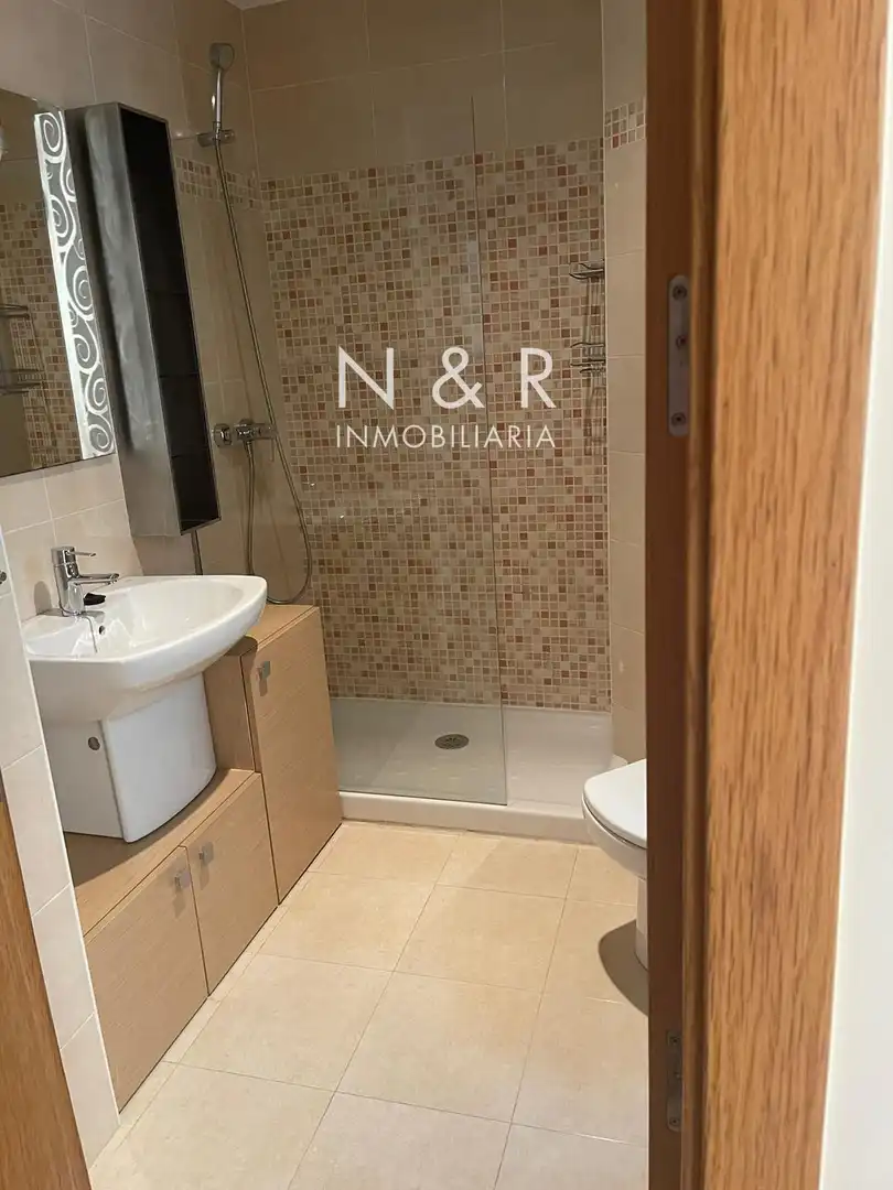Bathroom of Flat for rent in Santiago de Compostela   with Heating, Terrace and Furnished