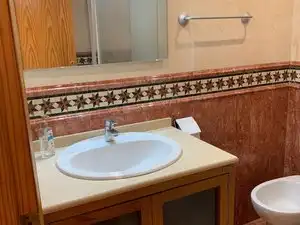 Badezimmer von Wohnung zur Miete in Jaén mit Klimaanlage, Möbliert und Ofen