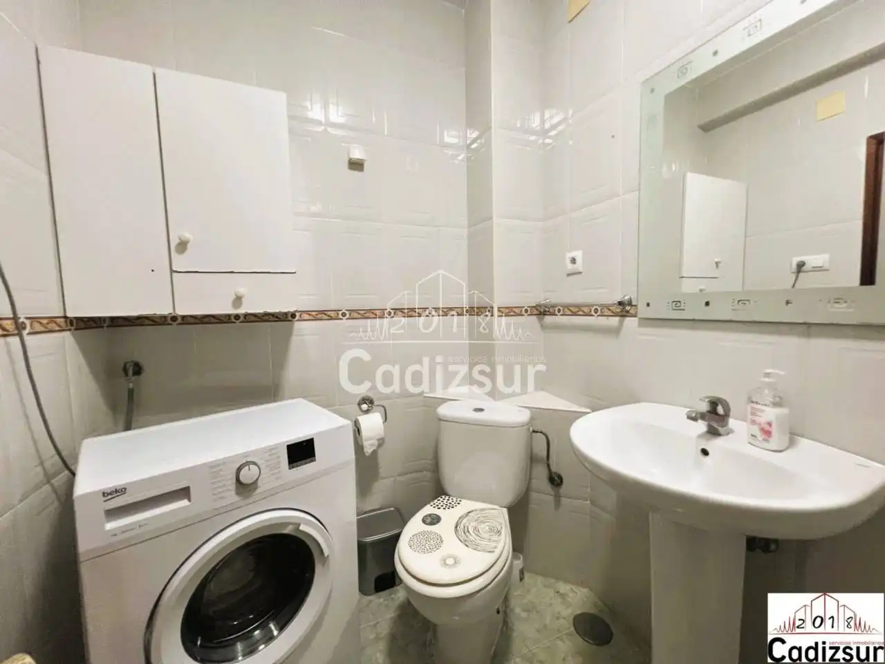 Baño de Piso en venta en Cádiz con Terraza y Alarma