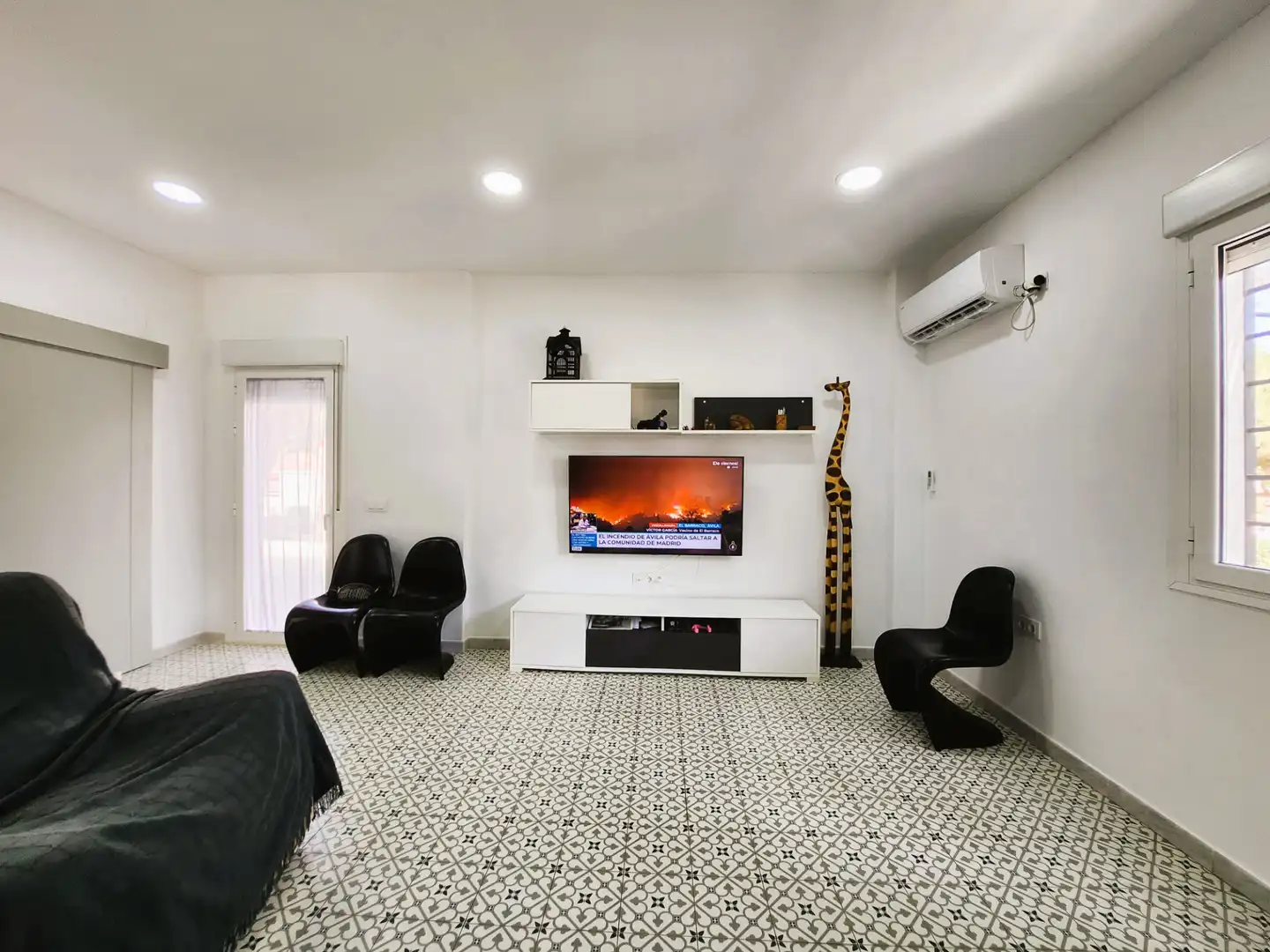 Sala de estar de Casa o chalet en venta en Alcalá de Guadaira con Aire acondicionado, Calefacción y Jardín privado