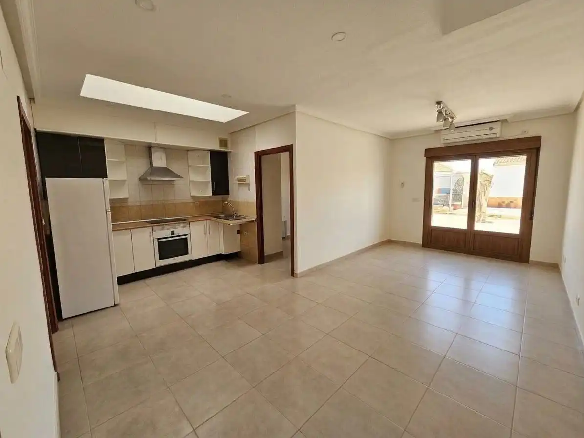 Cocina de Casa adosada de alquiler en Alcalá de Henares con Aire acondicionado y Jardín privado