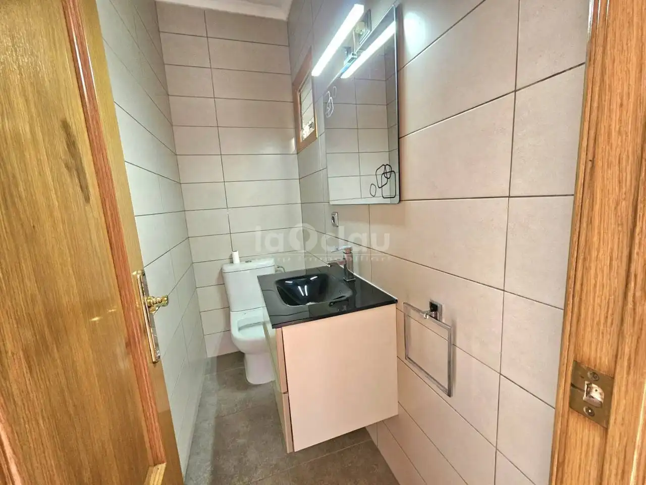 Badezimmer von Wohnung zum Verkauf in Tona mit Heizung, Parkett und Terrasse