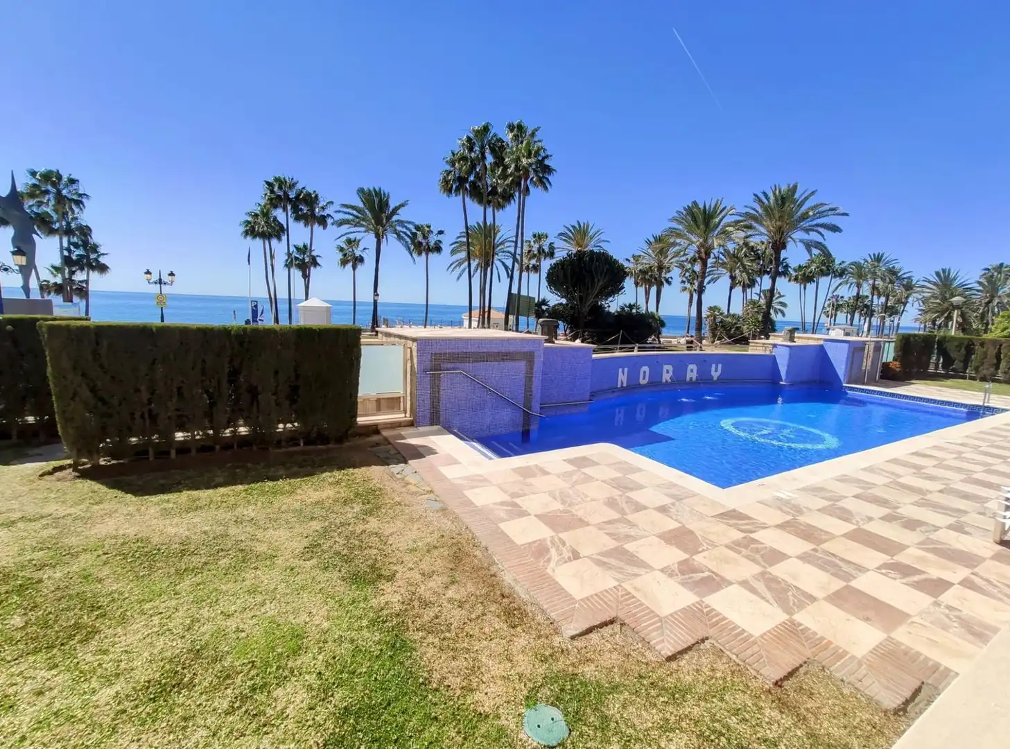 Piscina de Piso en venta en Marbella con Aire acondicionado, Terraza y Amueblado