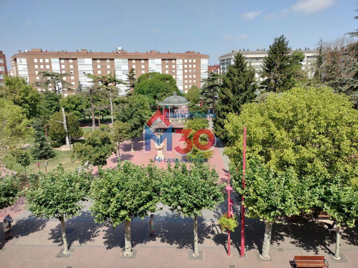 Vista exterior de Pis en venda en Miranda de Ebro amb Calefacció i Traster