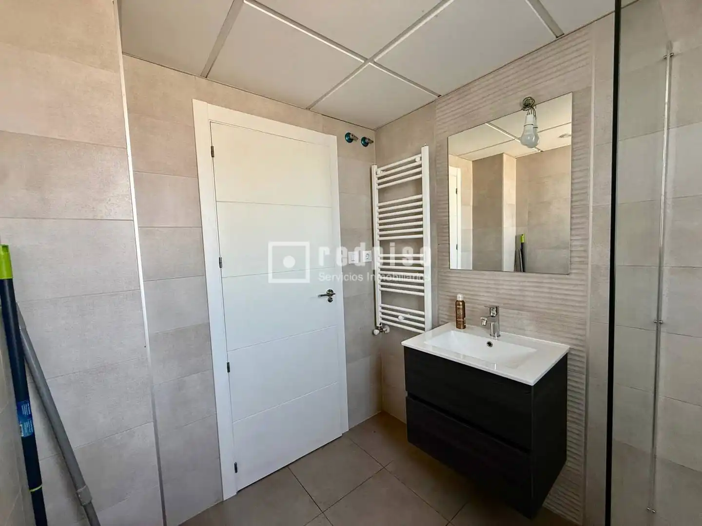 Badezimmer von Dachboden zur Miete in Madrid mit Heizung, Terrasse und Abstellraum