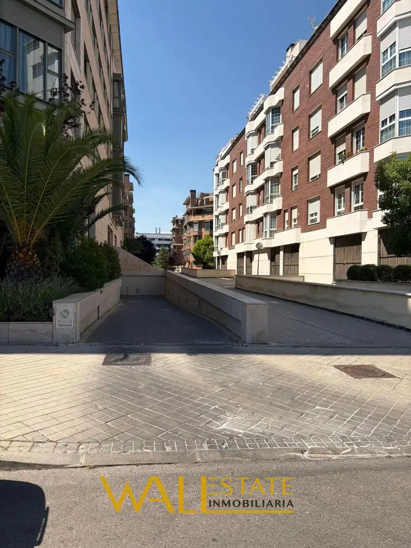 Außenansicht von Garage zum Verkauf in Madrid