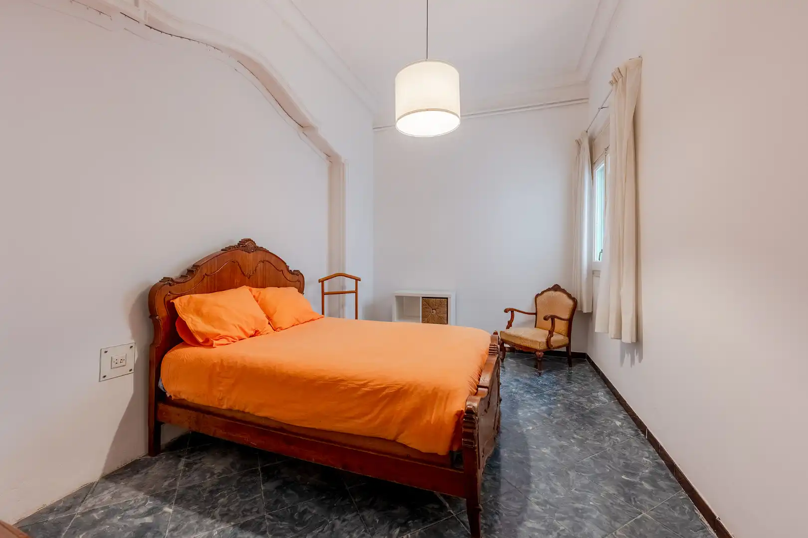 Dormitori de Casa adosada en venda en Barcelona amb Calefacció, Jardí privat i Terrassa