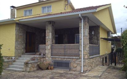 Exterior view of House or chalet for sale in Aldea del Fresno  with Air Conditioner, Heating and Private garden
