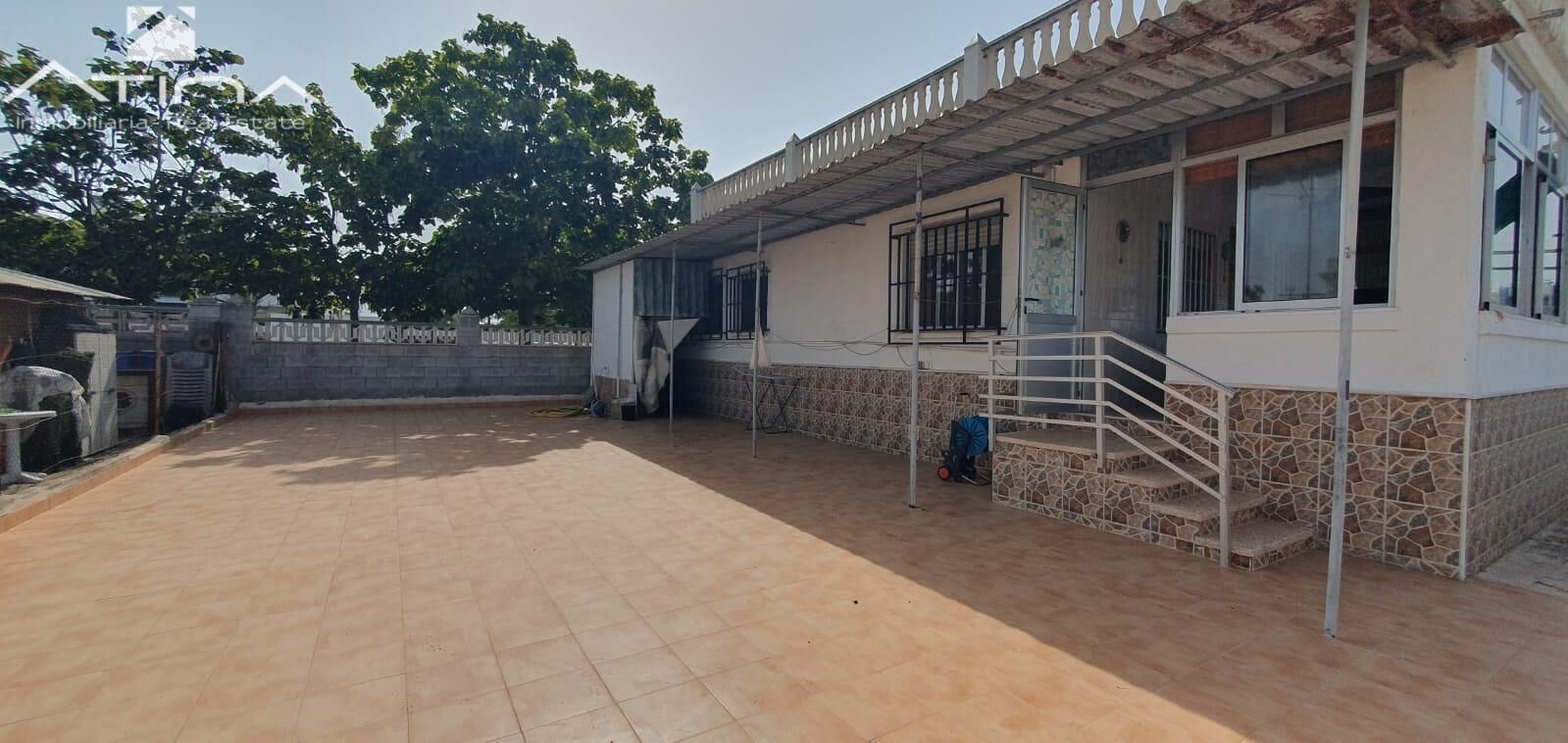 Vista exterior de Casa o xalet en venda en Bellreguard amb Jardí privat, Terrassa i Traster