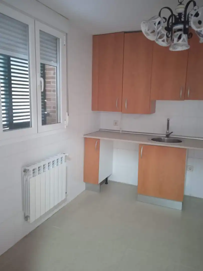 Cuina de Casa o xalet en venda en Santo Domingo-Caudilla amb Calefacció i Terrassa