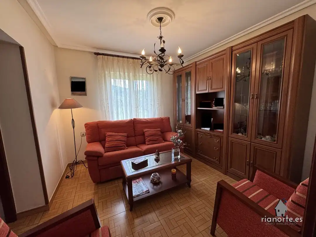 Sala de estar de Casa o chalet en venta en Oviedo  con Calefacción y Jardín privado