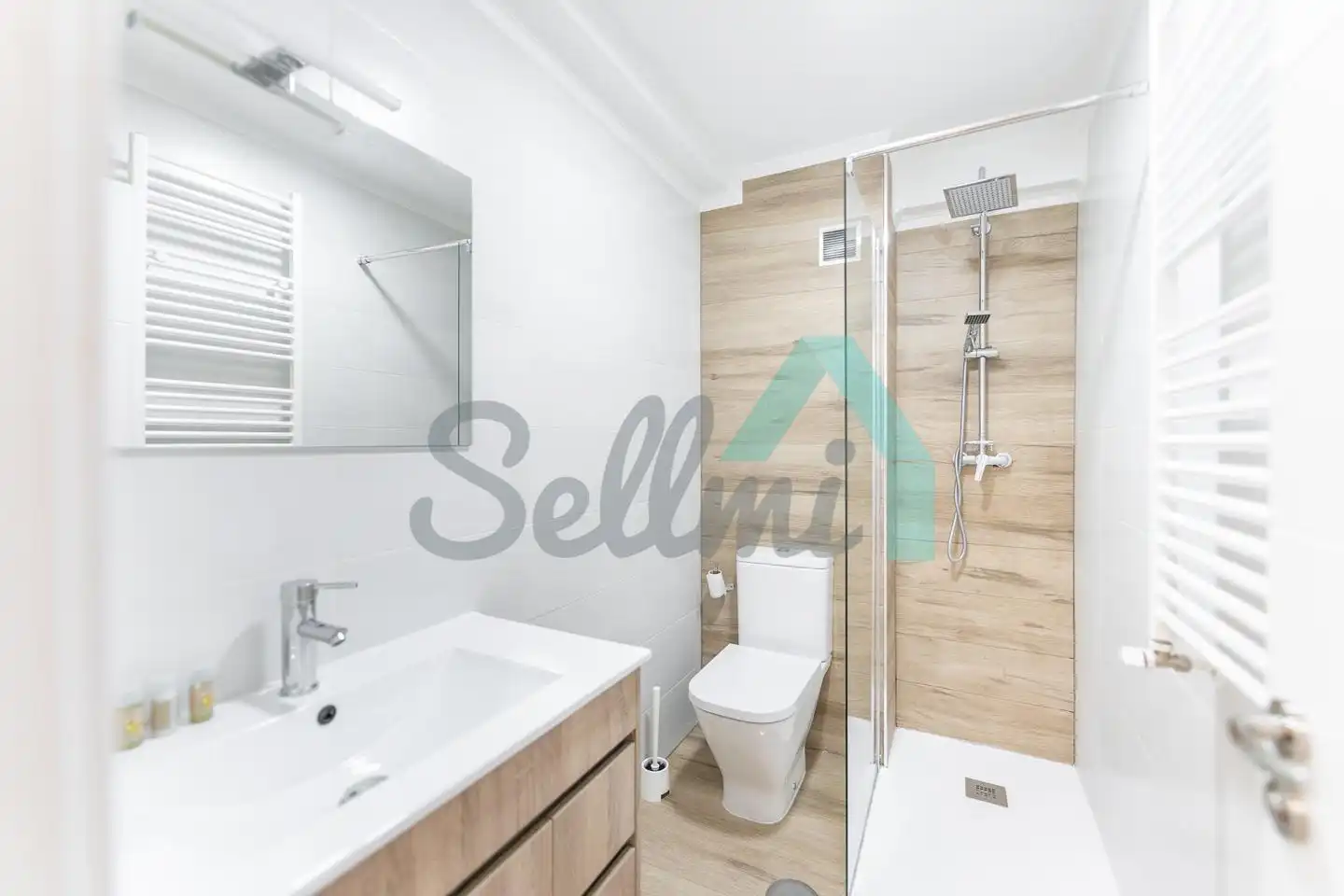 Badezimmer von Wohnung zur Miete in Oviedo  mit Heizung, Terrasse und Möbliert