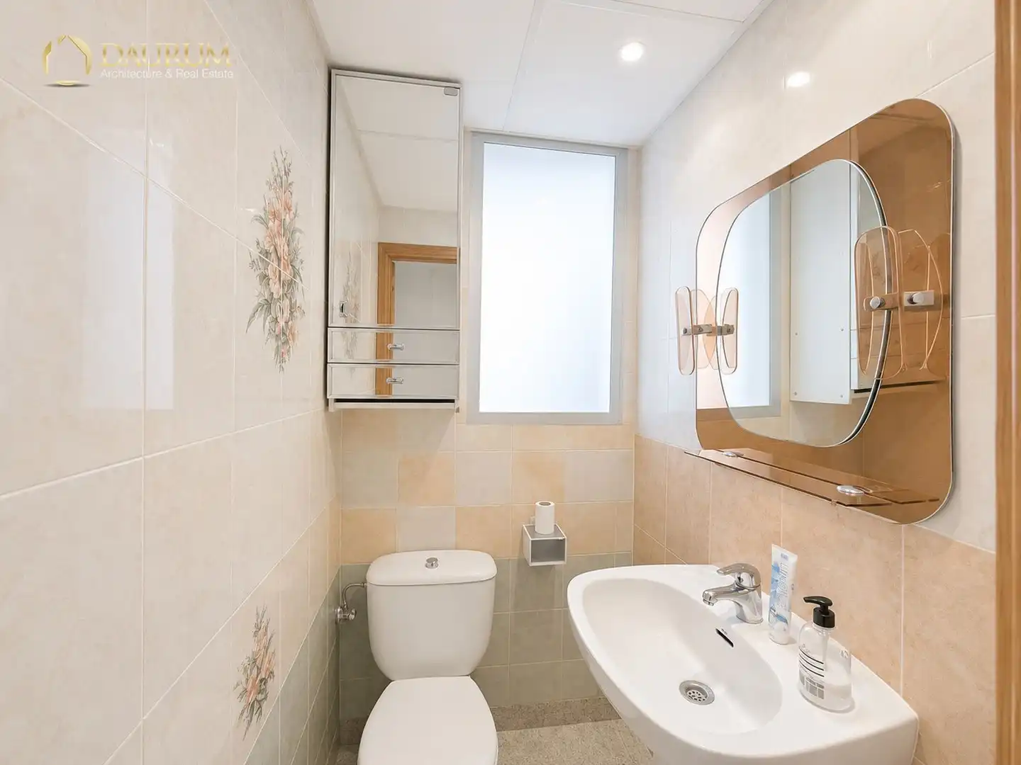 Badezimmer von Dachboden zum Verkauf in Alicante / Alacant mit Klimaanlage, Abstellraum und Möbliert