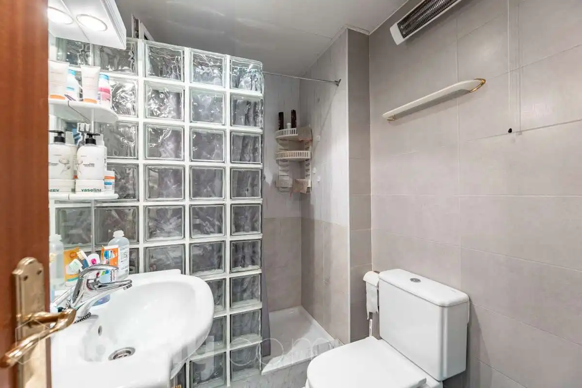 Baño de Piso en venta en Barcelona con Aire acondicionado, Calefacción y Terraza