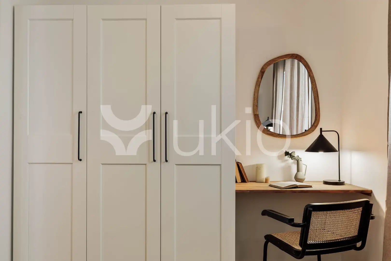 Dormitori de Apartament de lloguer en Barcelona amb Aire condicionat, Calefacció i Terrassa