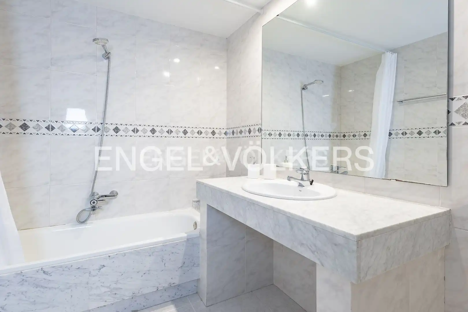 Baño de Casa o chalet en venta en El Masnou con Aire acondicionado, Calefacción y Jardín privado