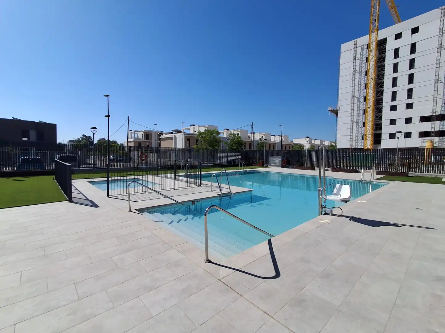 Piscina de Pis de lloguer en Sevilla amb Aire condicionat, Calefacció i Jardí privat
