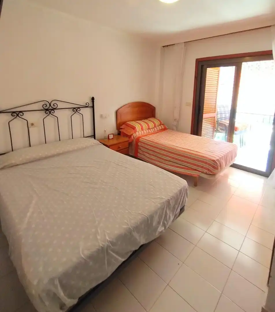 Habitación de Casa adosada en venta en Benidorm con Aire acondicionado, Jardín privado y Terraza