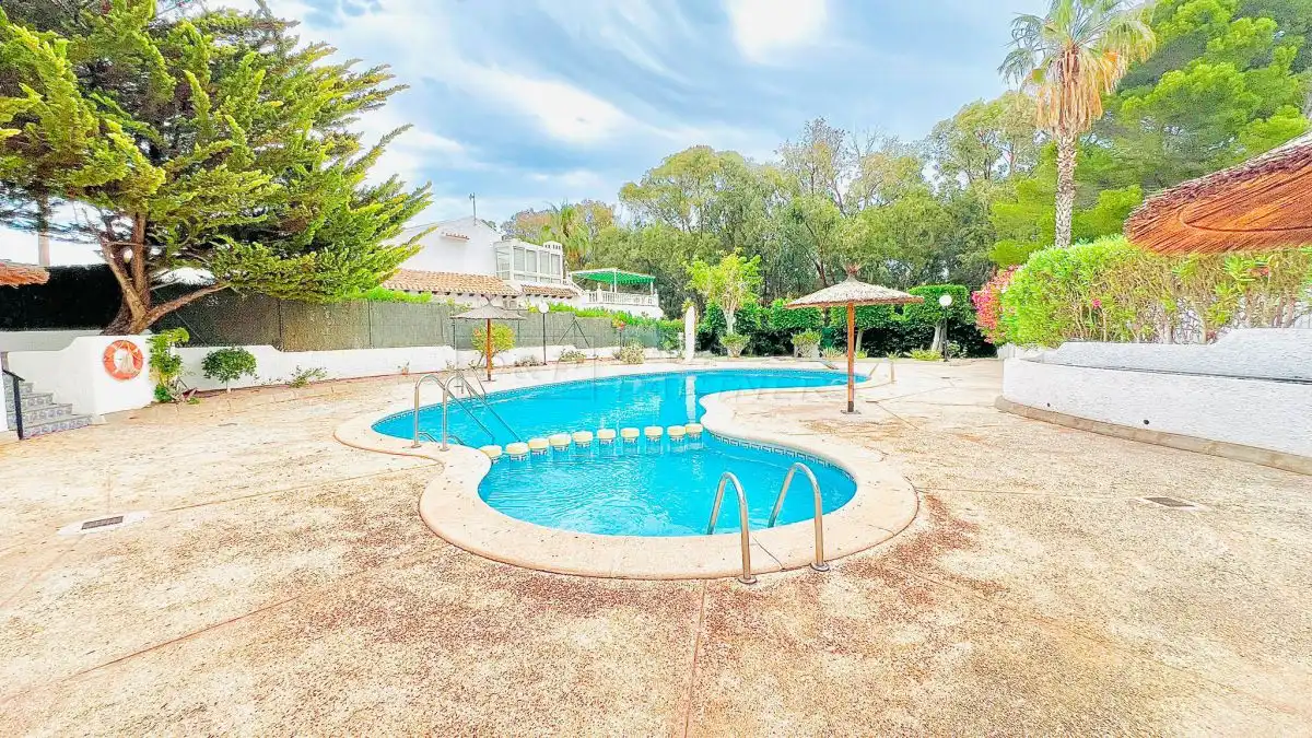 Piscina de Casa o xalet en venda en Orihuela amb Terrassa, Moblat i Balcó