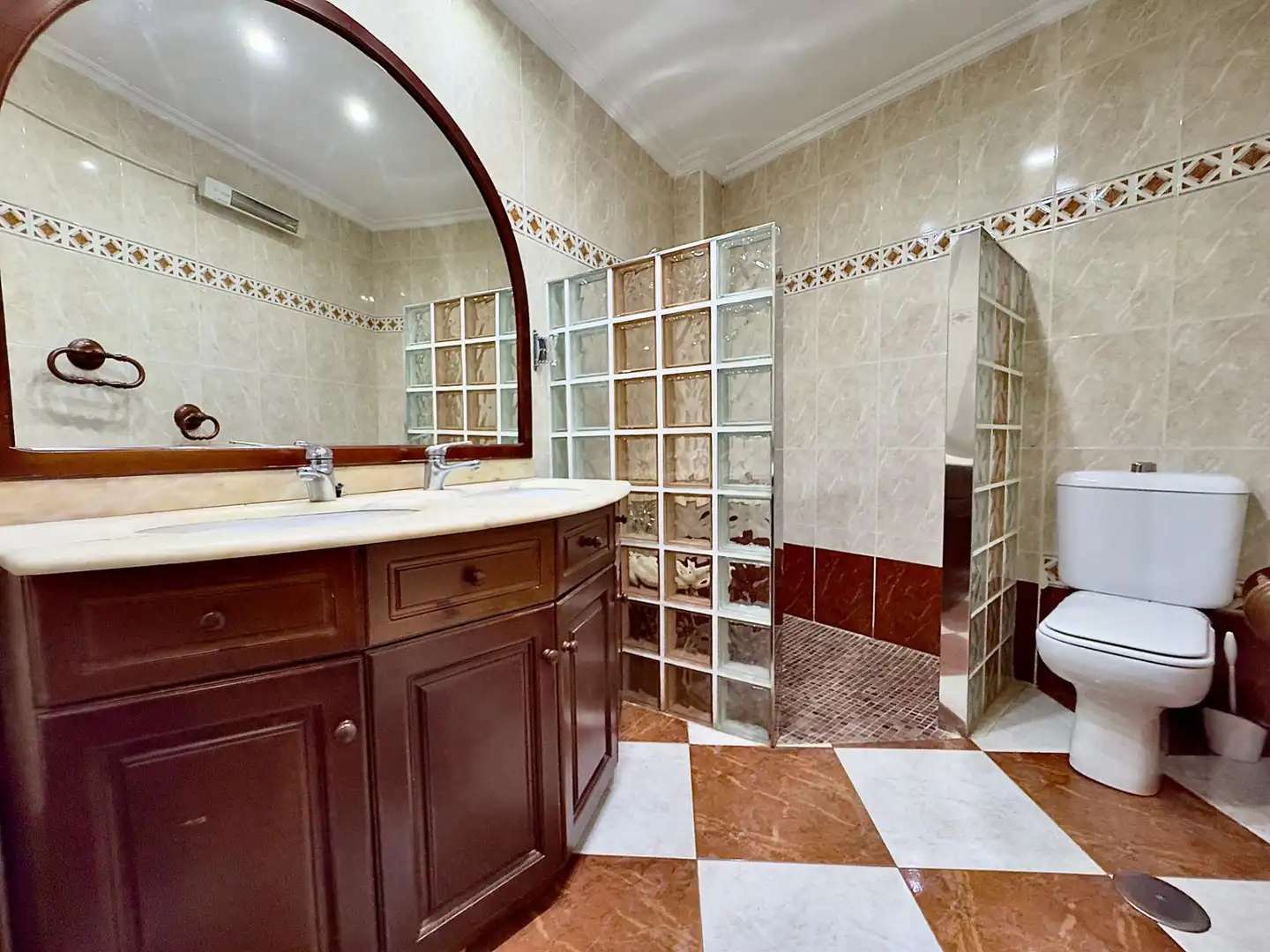 Baño de Planta baja en venta en Aspe con Aire acondicionado, Calefacción y Trastero