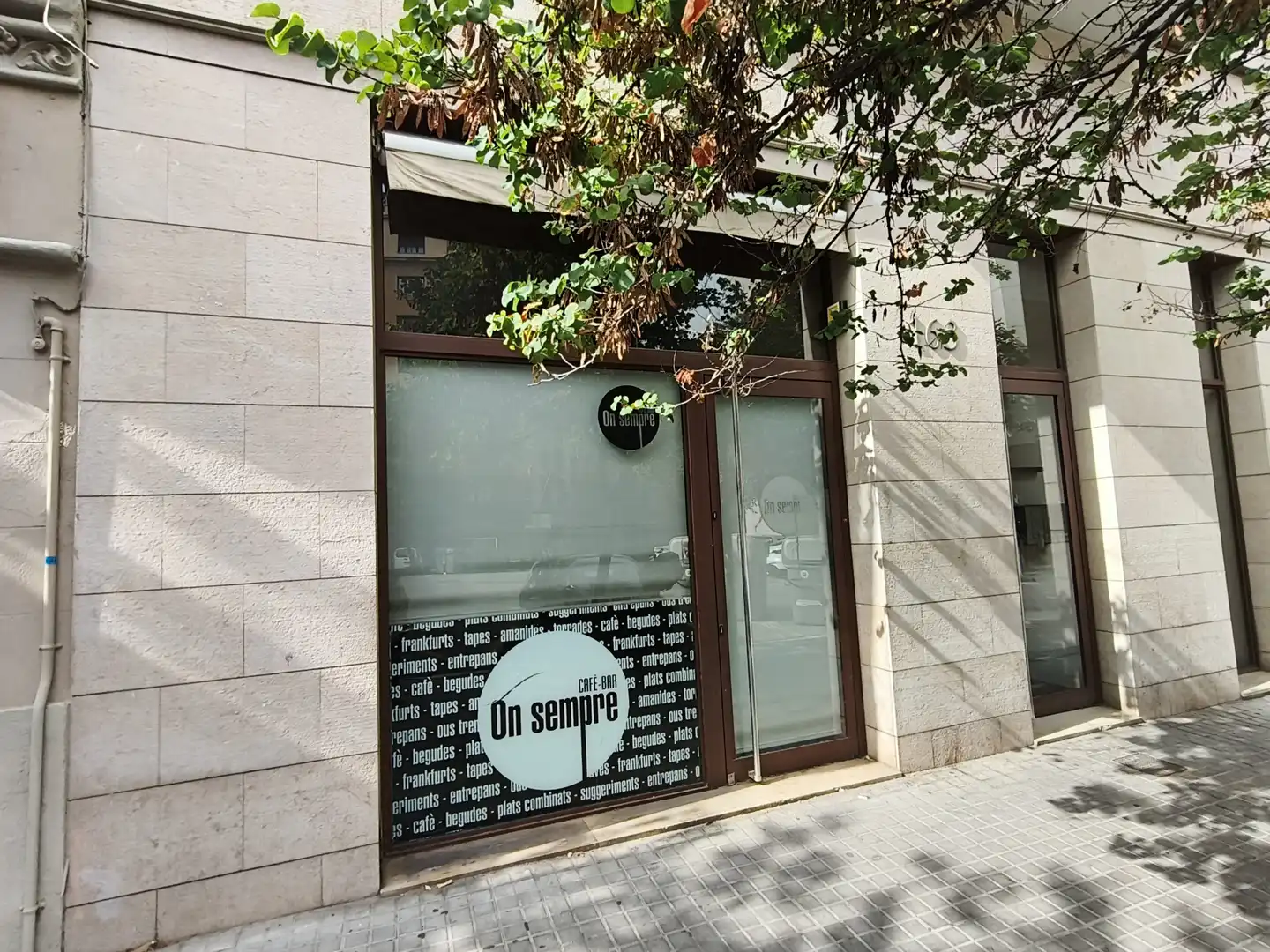 Local en traspaso en Barcelona con Aire acondicionado