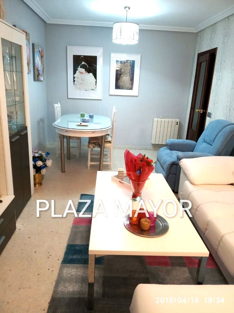 Sala d'estar de Pis en venda en Salamanca Capital amb Calefacció, Moblat i Forn