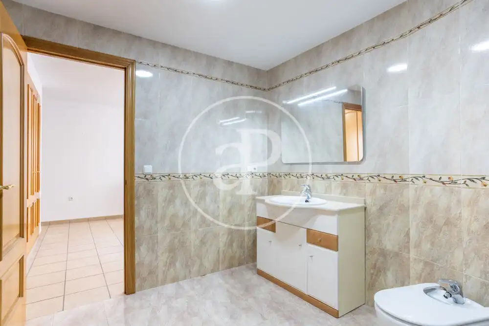 Badezimmer von Wohnung zum Verkauf in Onda mit Heizung, Abstellraum und Balkon